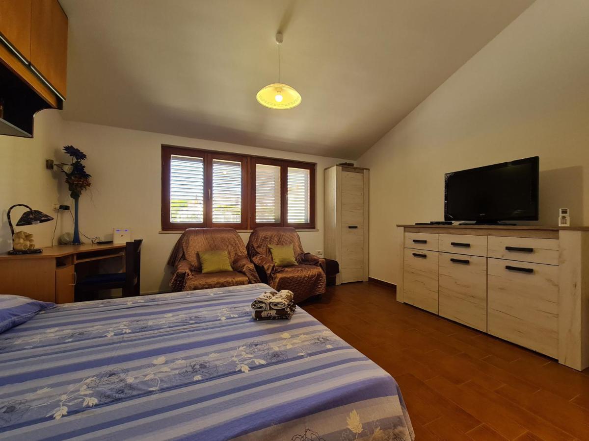 Apartments Mare 826 พูลา ภายนอก รูปภาพ